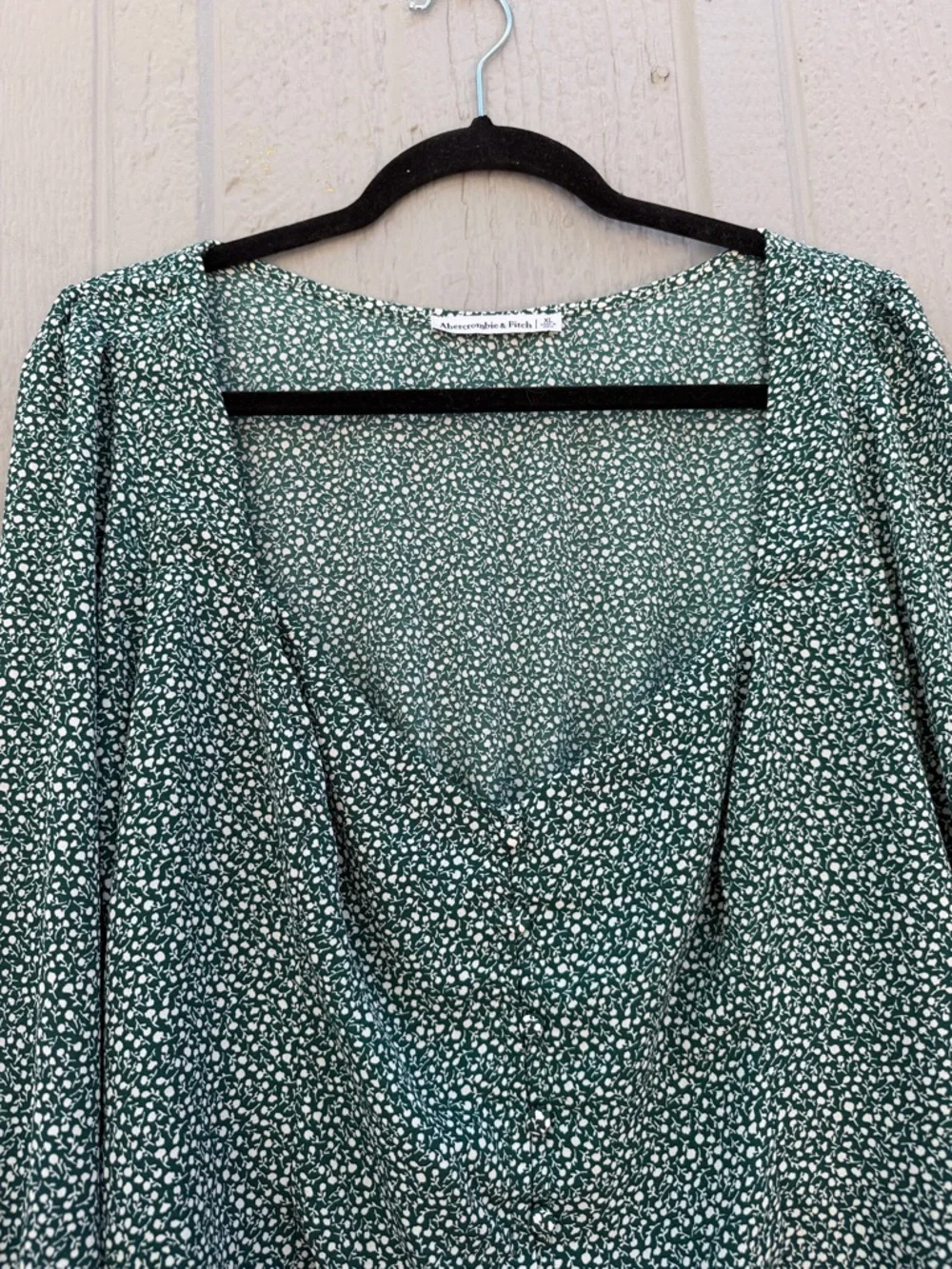 Abercrombie and Fitch Green Floral Long-Sleeve Cowl Neck Top Size: XL